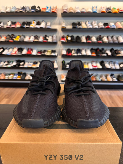 Yeezy 350 V2 Onyx Size 9 Pre-Owned