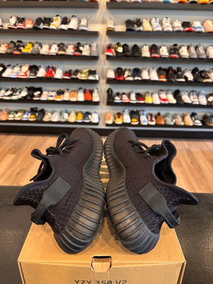 Yeezy 350 V2 Onyx Size 9 Pre-Owned