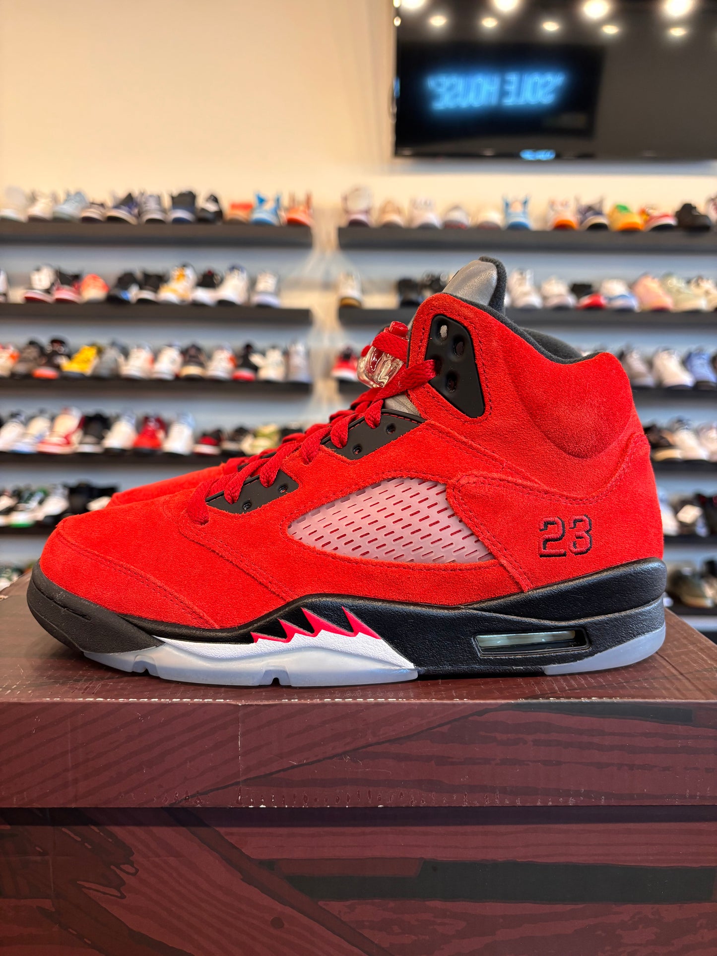 Jordan 5 Raging Bull Size 8.5 Pre-Owned