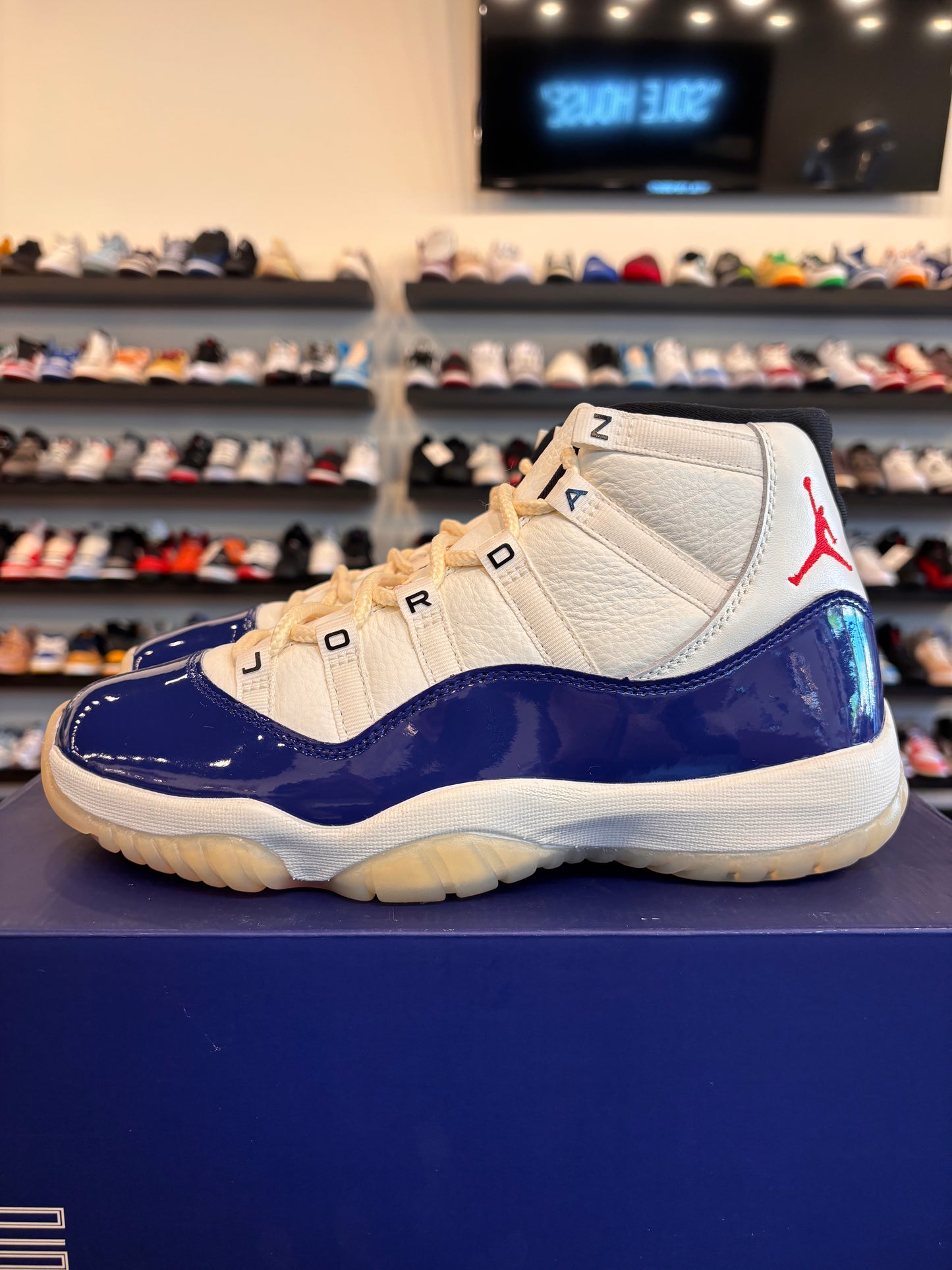 Jordan 11 Rare Air Size 8 Pre-Owned