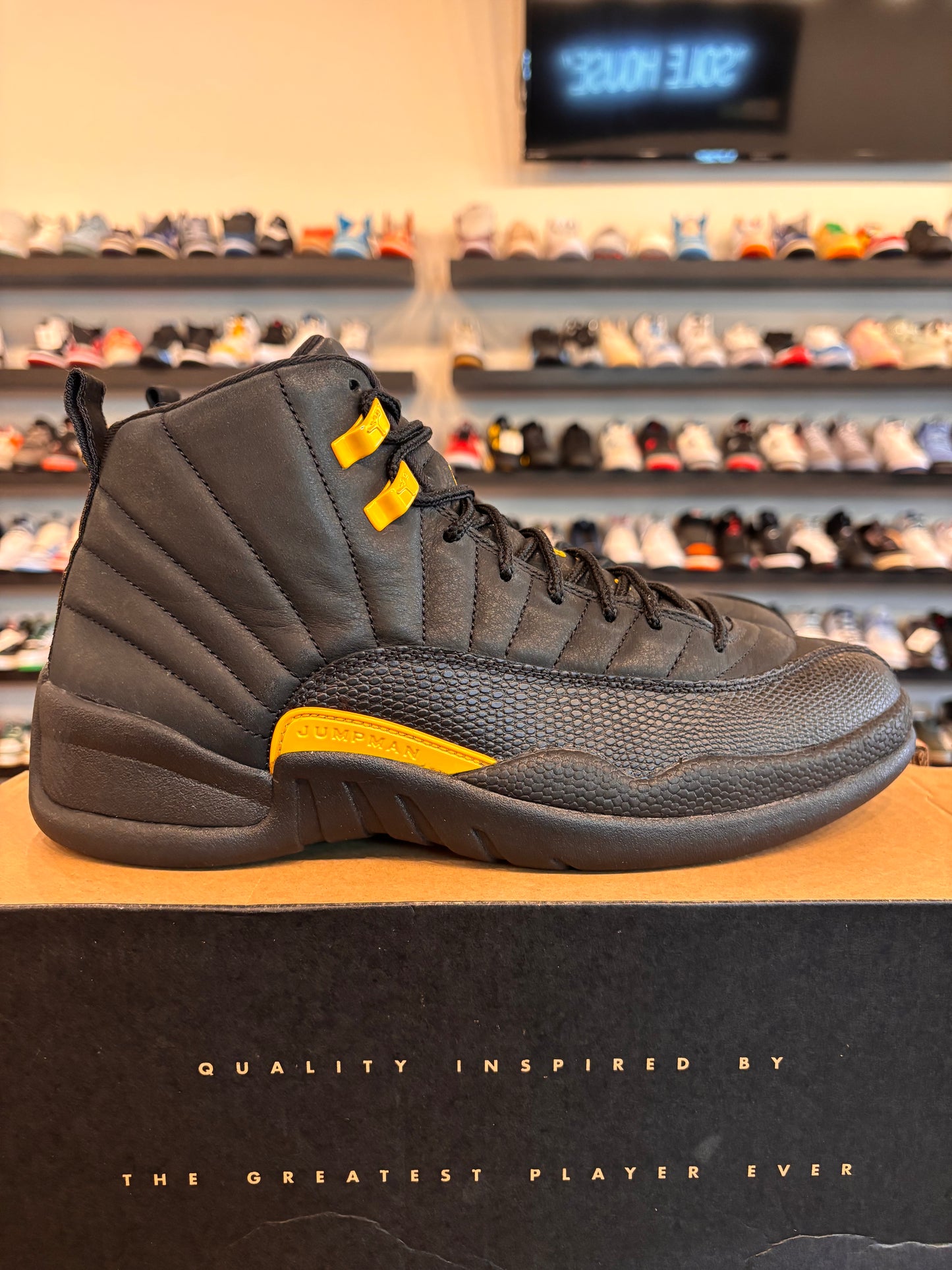 Jordan 12 University Gold Size 10.5 Pre-Owned