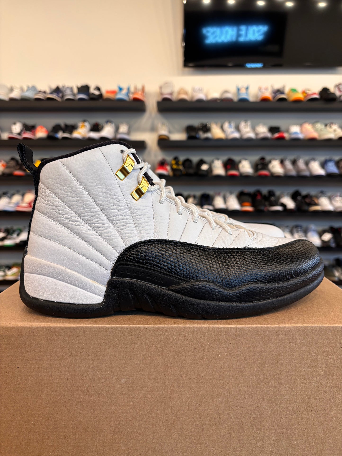 Jordan 12 Taxi 2013 Size 8.5 Pre-Owned (No Box)