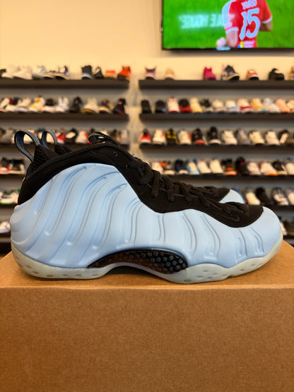 Nike Foamposite Blue Size 9 Pre-Owned (No Box)