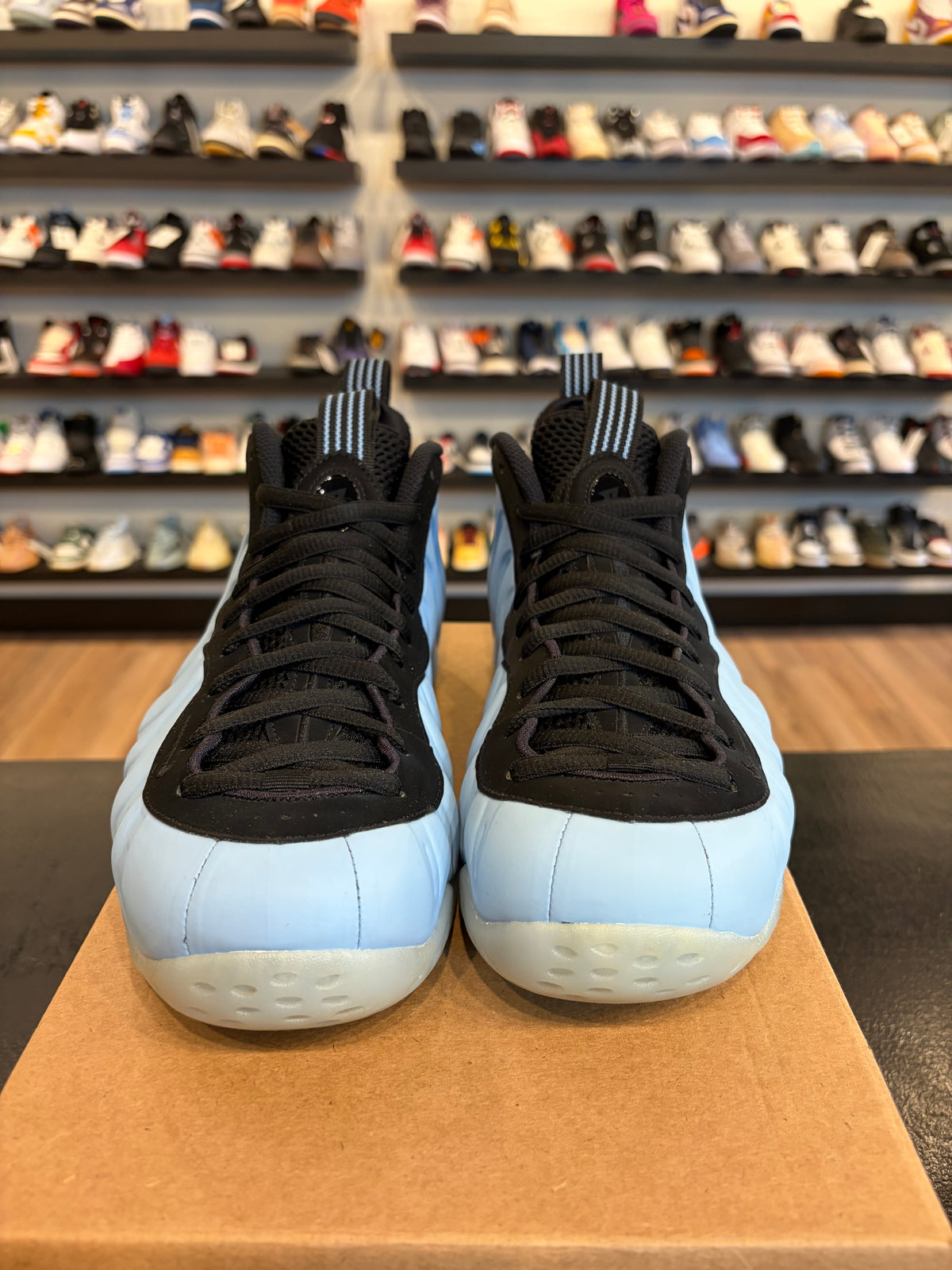 Nike Foamposite Blue Size 9 Pre-Owned (No Box)