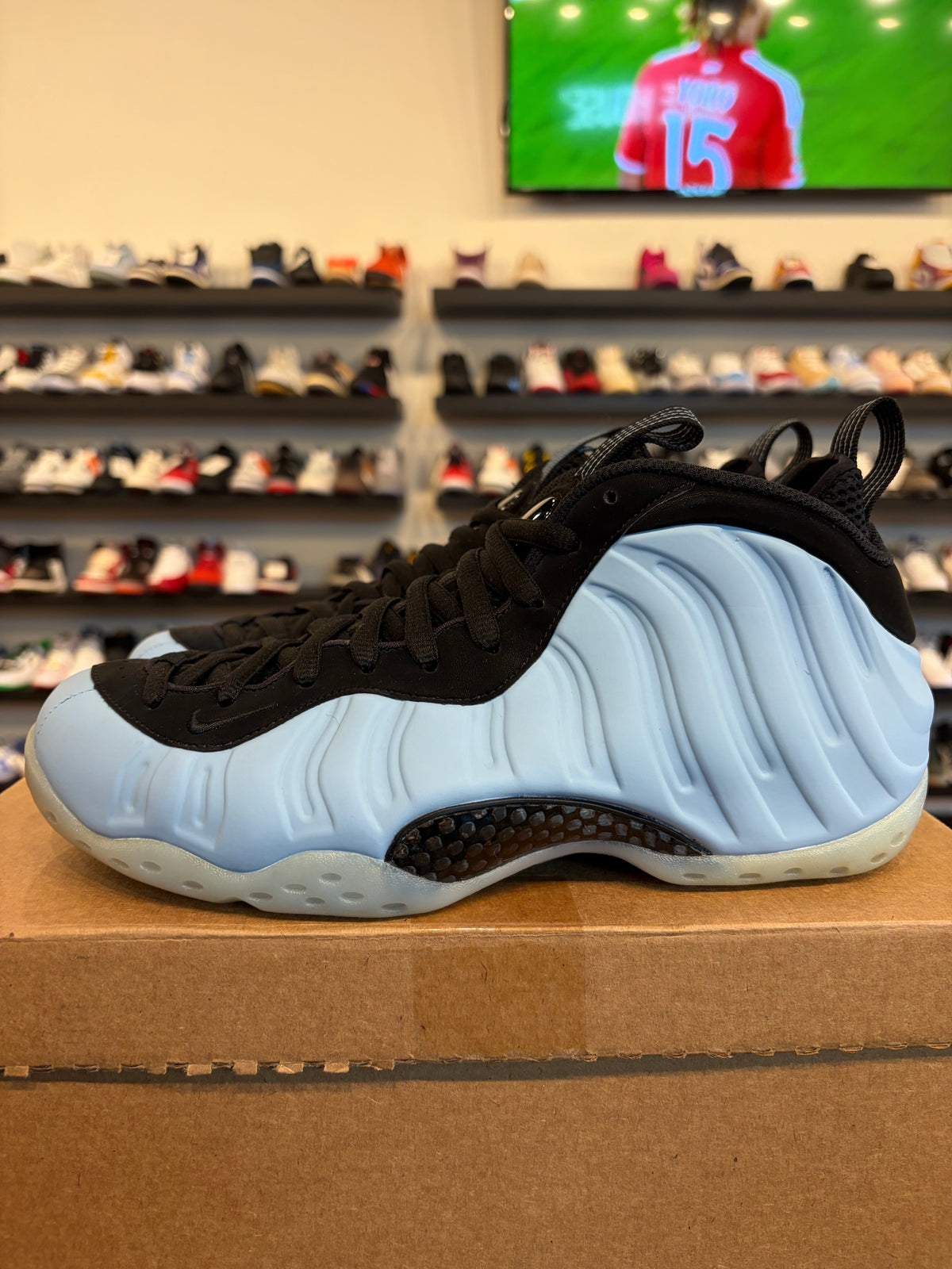 Nike Foamposite Blue Size 9 Pre-Owned (No Box)
