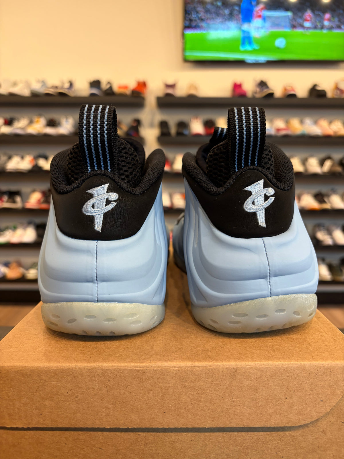 Nike Foamposite Blue Size 9 Pre-Owned (No Box)