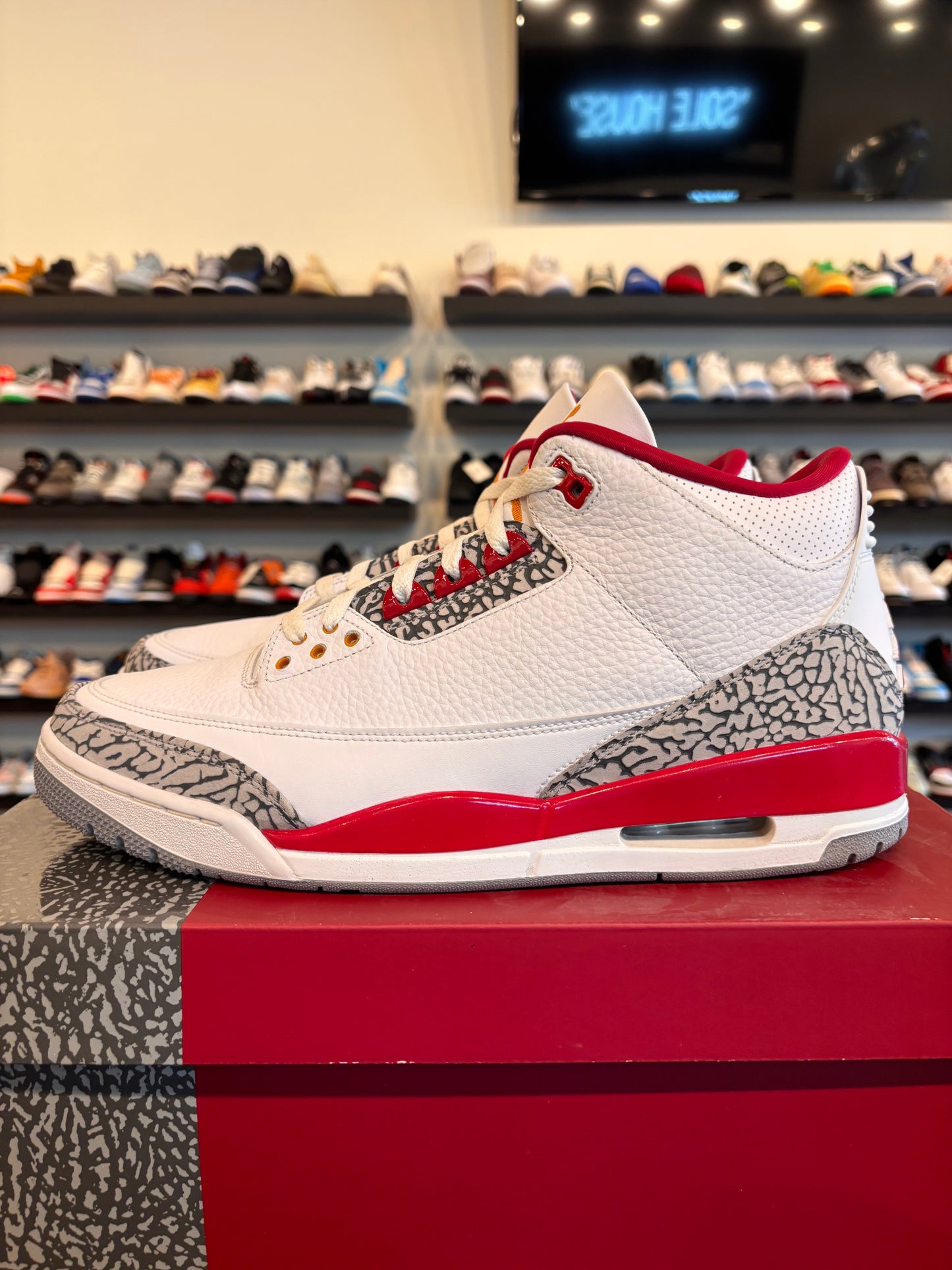 Jordan 3 Cardinal Size 13 Pre-Owned