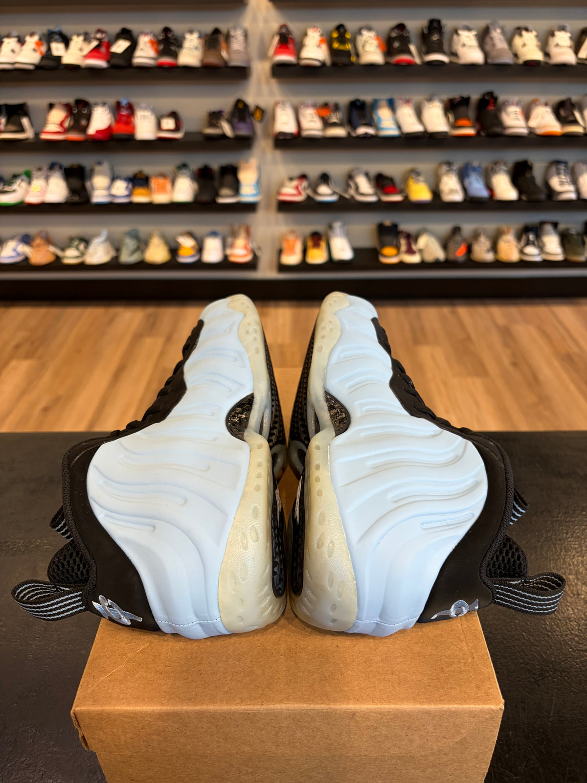 Nike Foamposite Blue Size 9 Pre-Owned (No Box)