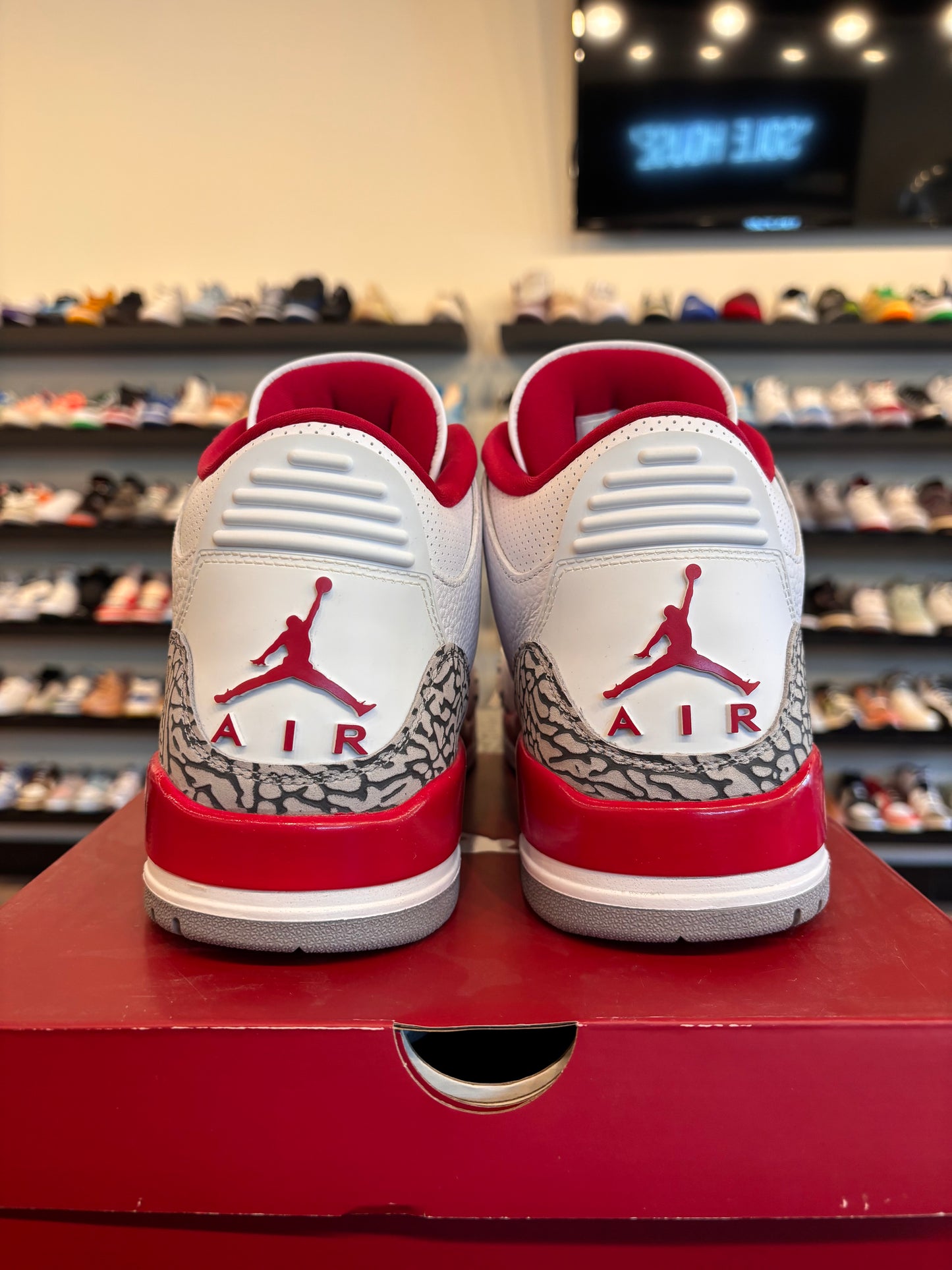 Jordan 3 Cardinal Size 13 Pre-Owned