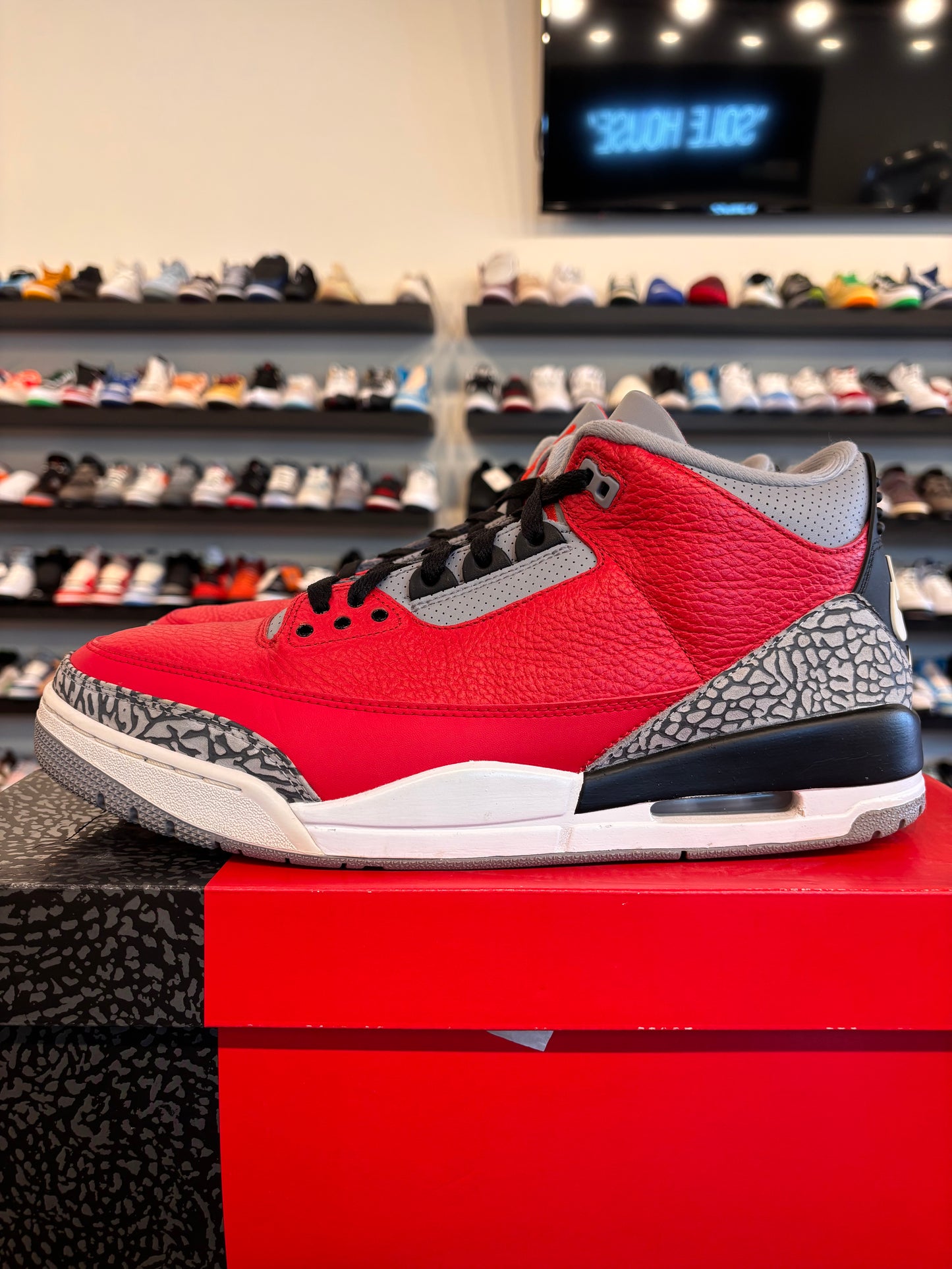 Jordan 3 Unite Size 13 Pre-Owned