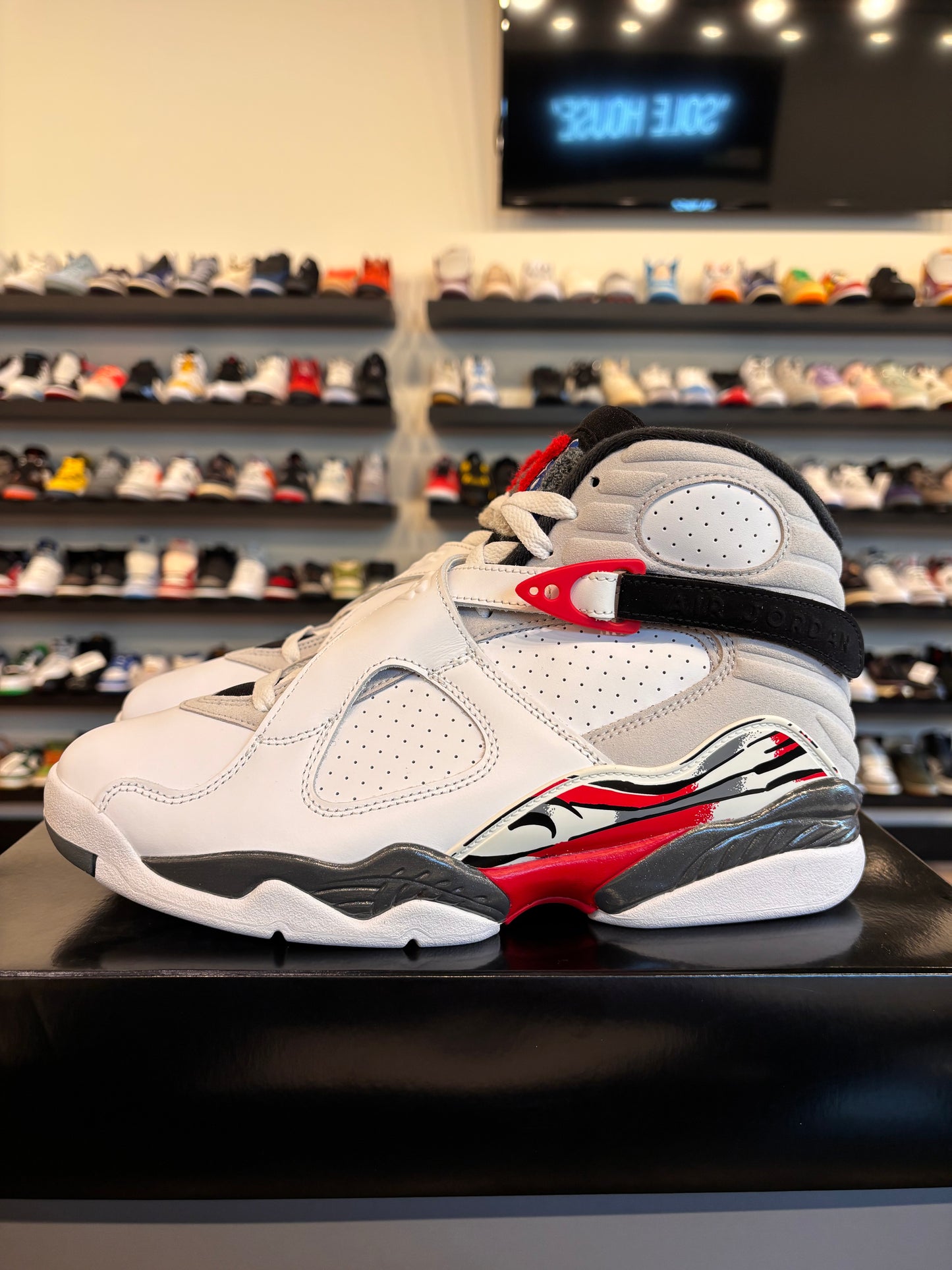 Jordan 8 Bugs Bunny 2025 Size 8.5 Brand New