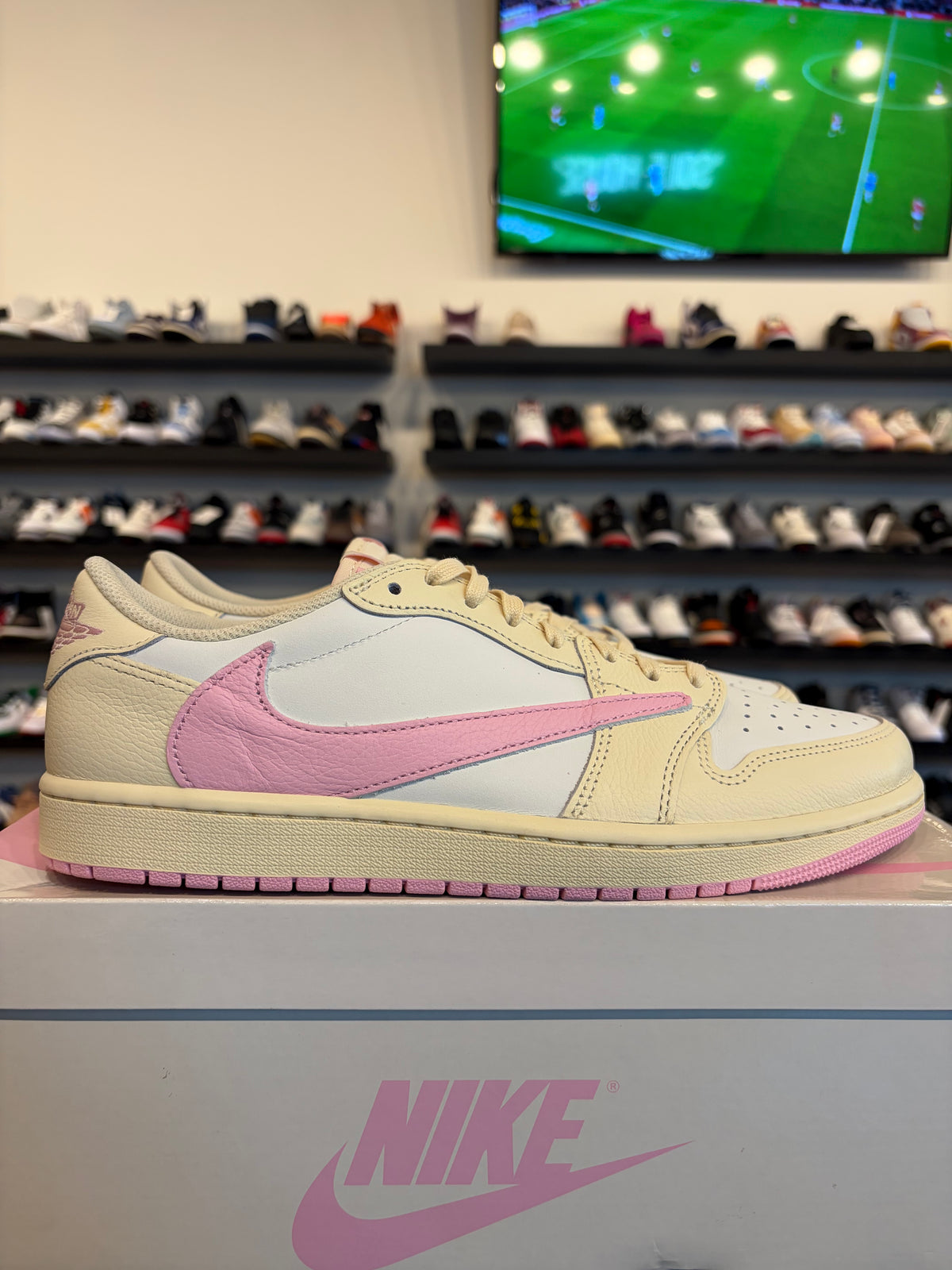 Jordan 1 Low Travis Scott Shy Pink Size 11 Pre-Owned