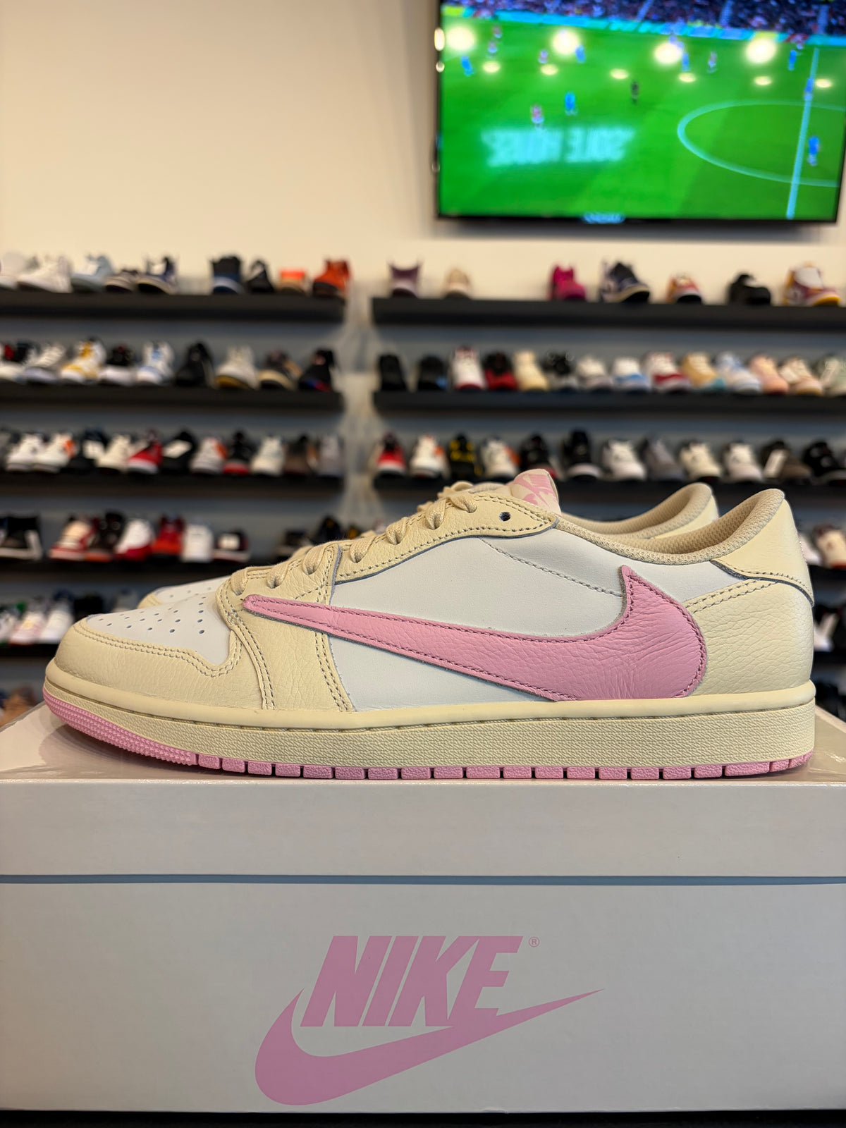 Jordan 1 Low Travis Scott Shy Pink Size 11 Pre-Owned