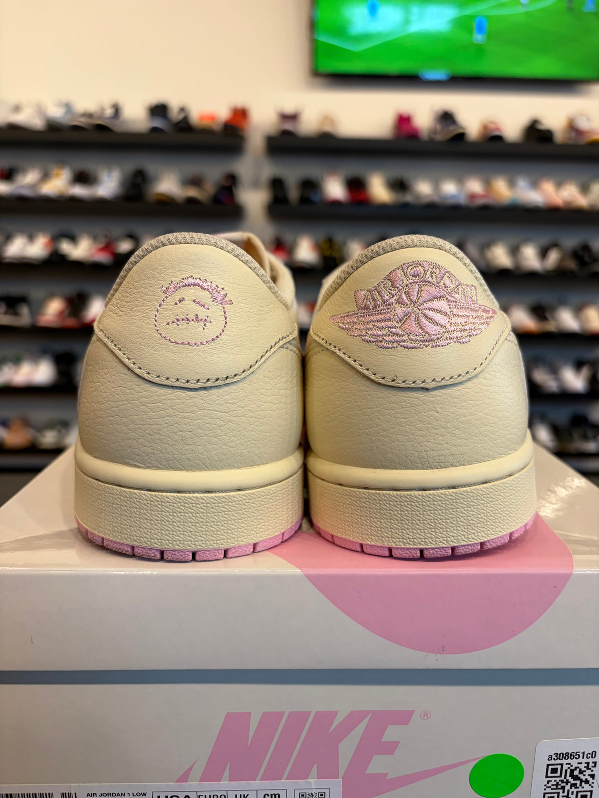 Jordan 1 Low Travis Scott Shy Pink Size 11 Pre-Owned