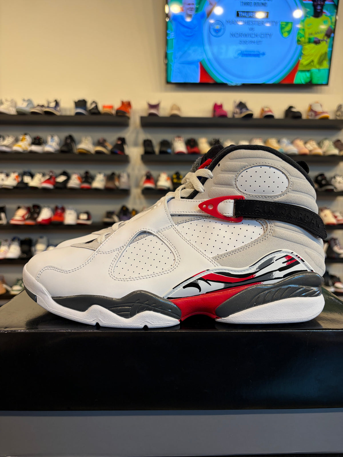 Jordan 8 Bugs Bunny 2025 Size 10.5 Brand New