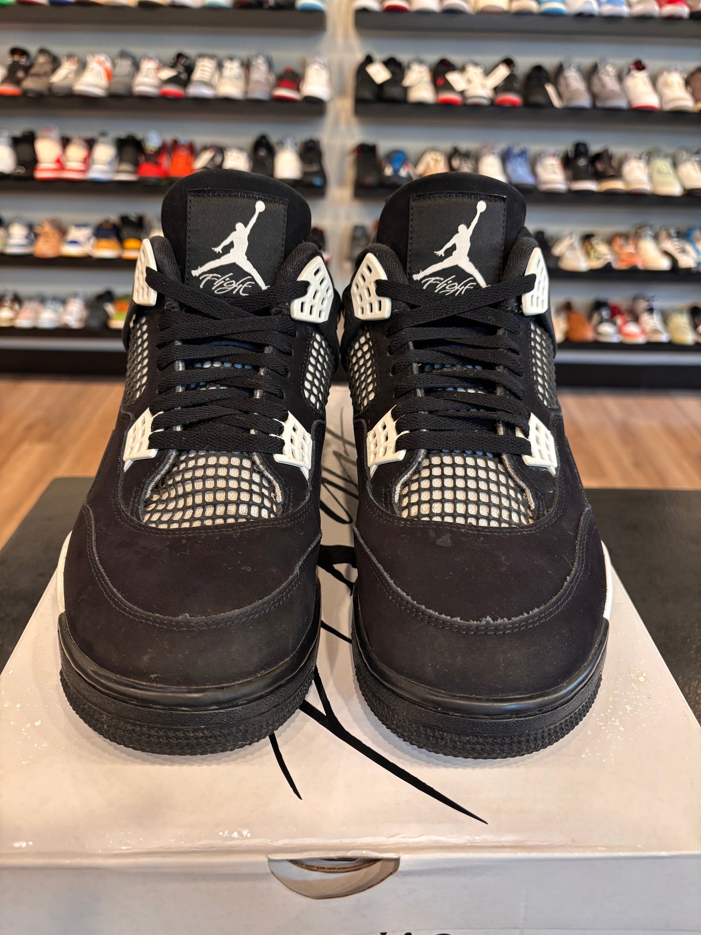 Jordan 4 White Thunder Size 12 Pre-Owned
