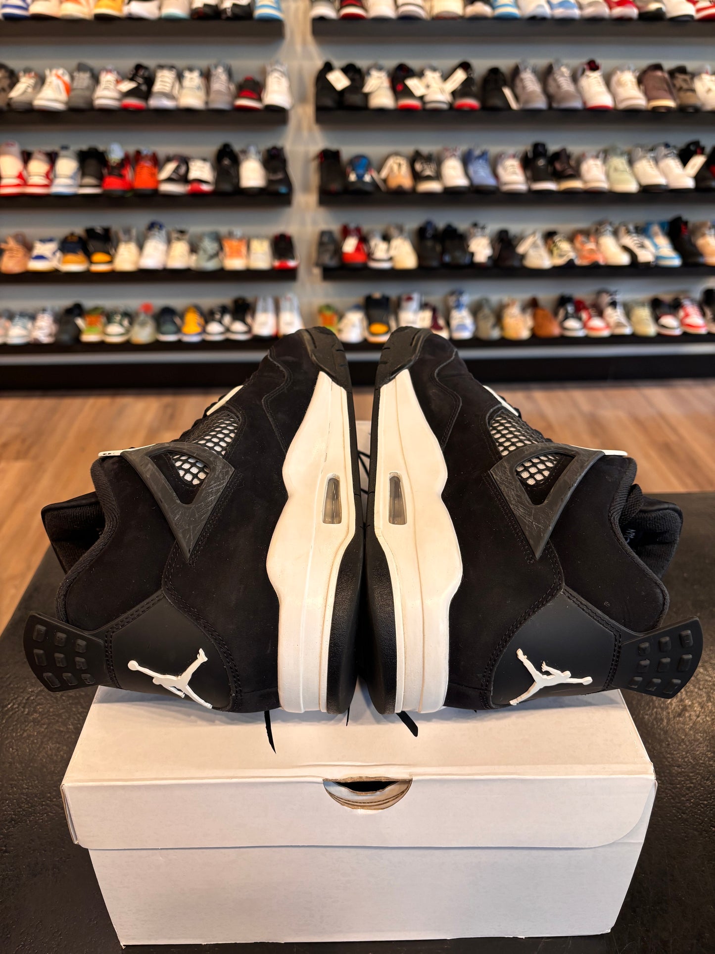 Jordan 4 White Thunder Size 12 Pre-Owned