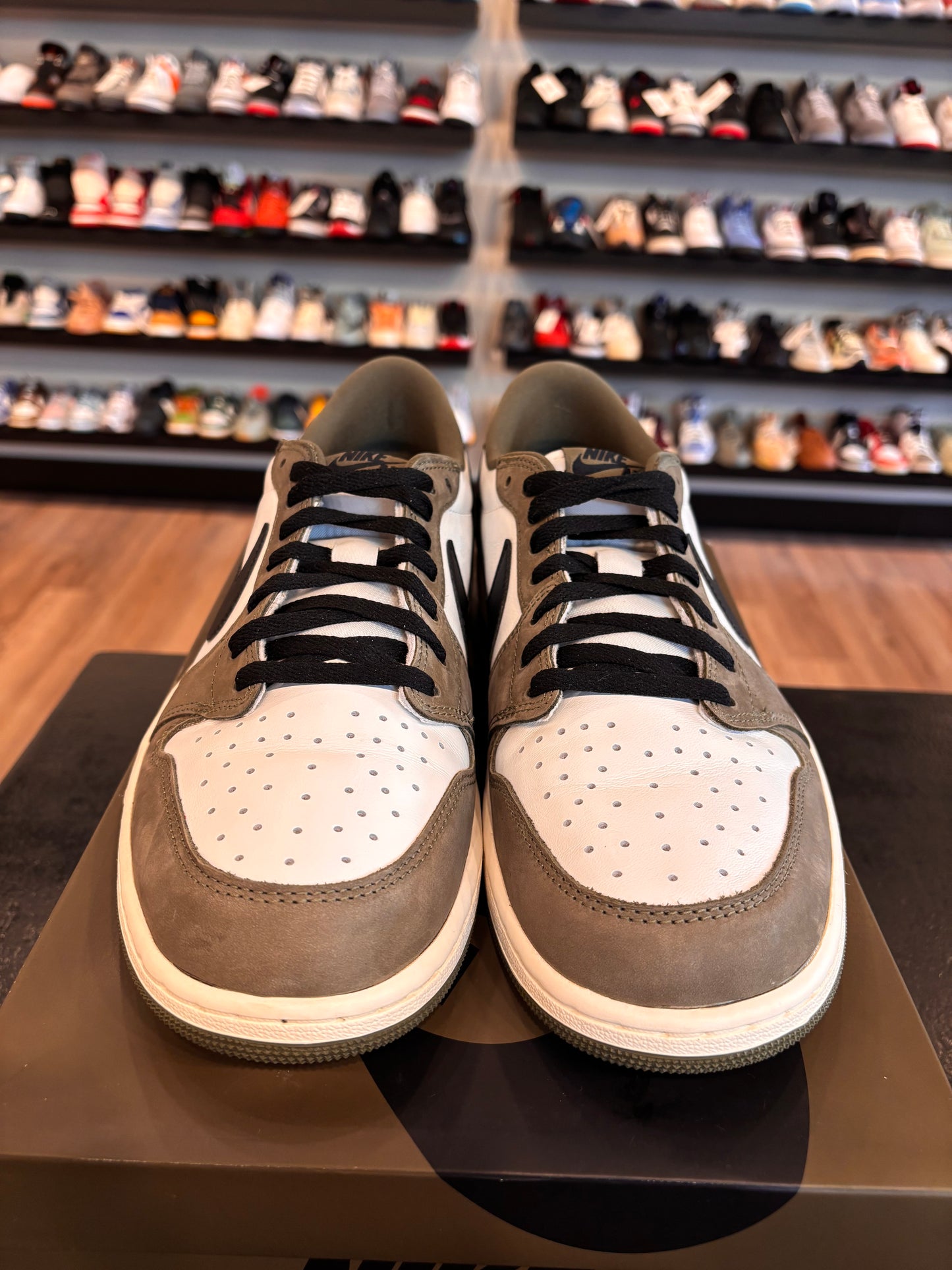 Jordan 1 Low Medium Olive Size 12 Pre-Owned