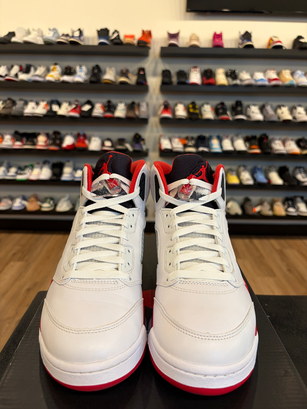 Jordan 5 Fire Red 2025 Size 8.5 Pre-Owned