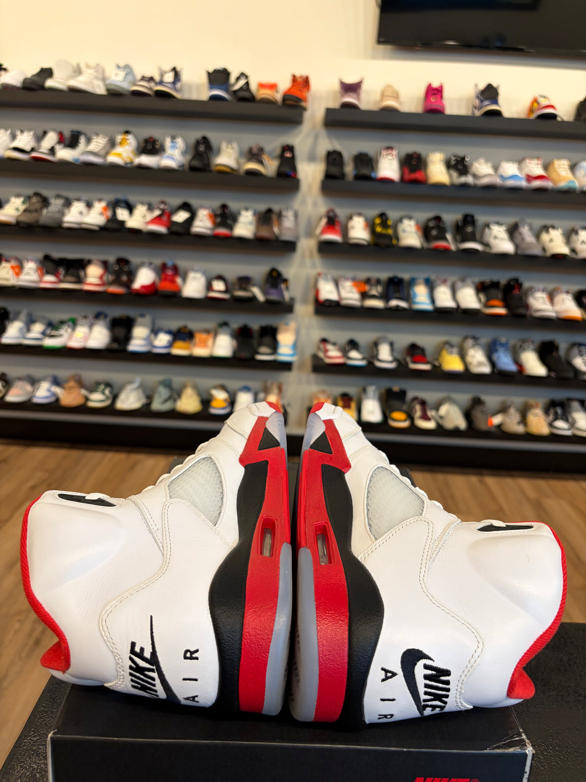 Jordan 5 Fire Red 2025 Size 8.5 Pre-Owned