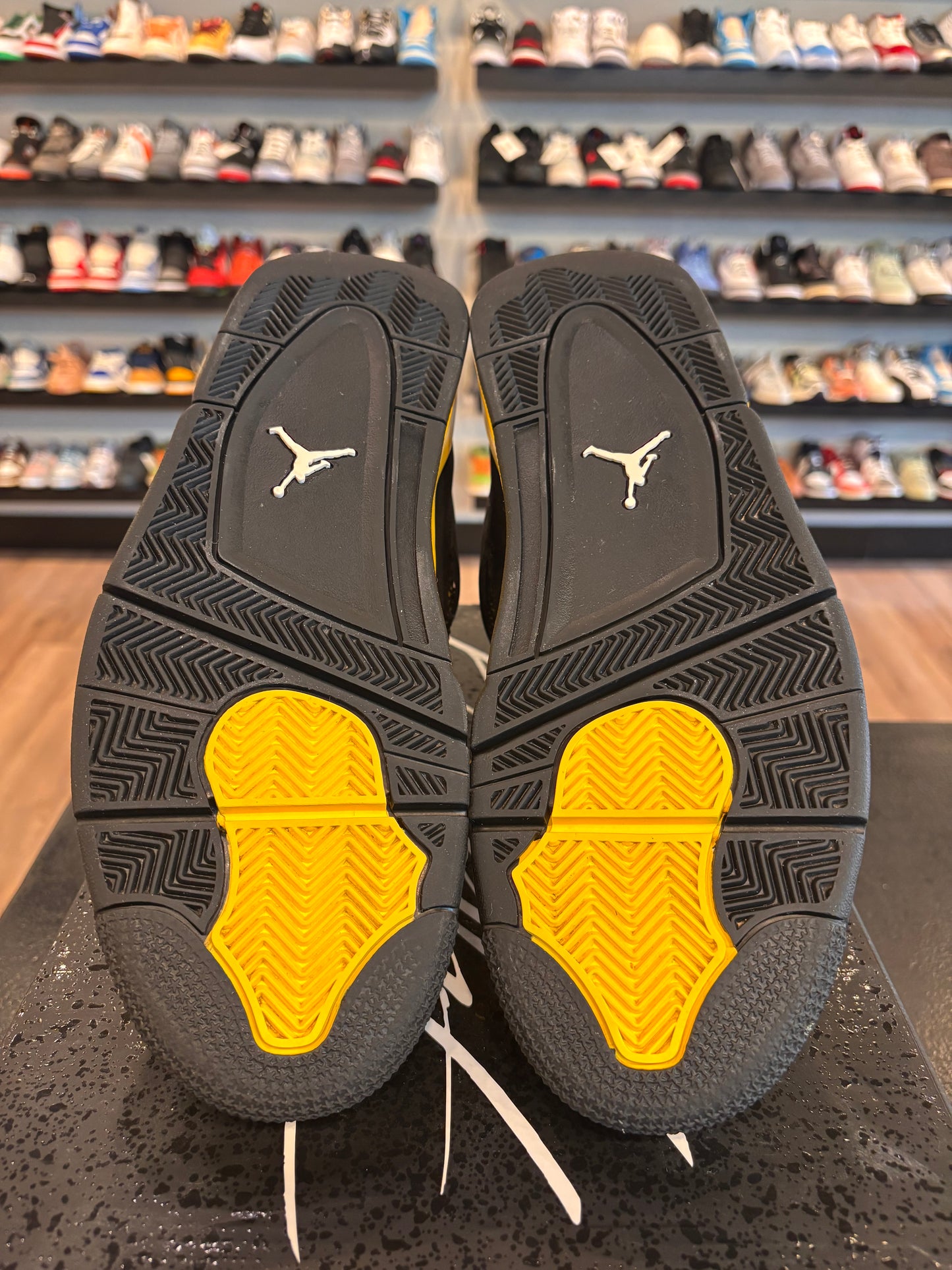 Jordan 4 Yellow Thunder Size 12 Pre-Owned