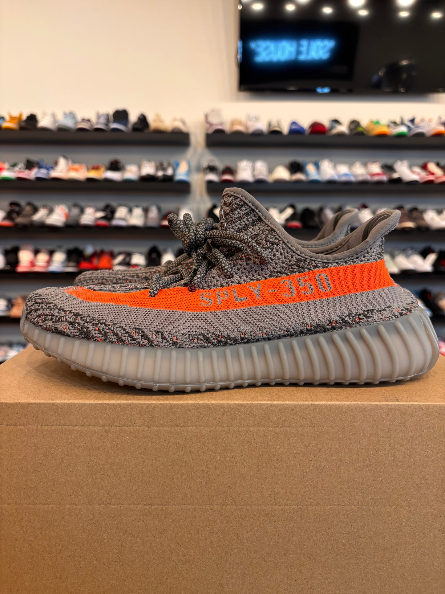 Yeezy 350 V2 Beluga Size 9 Pre-Owned