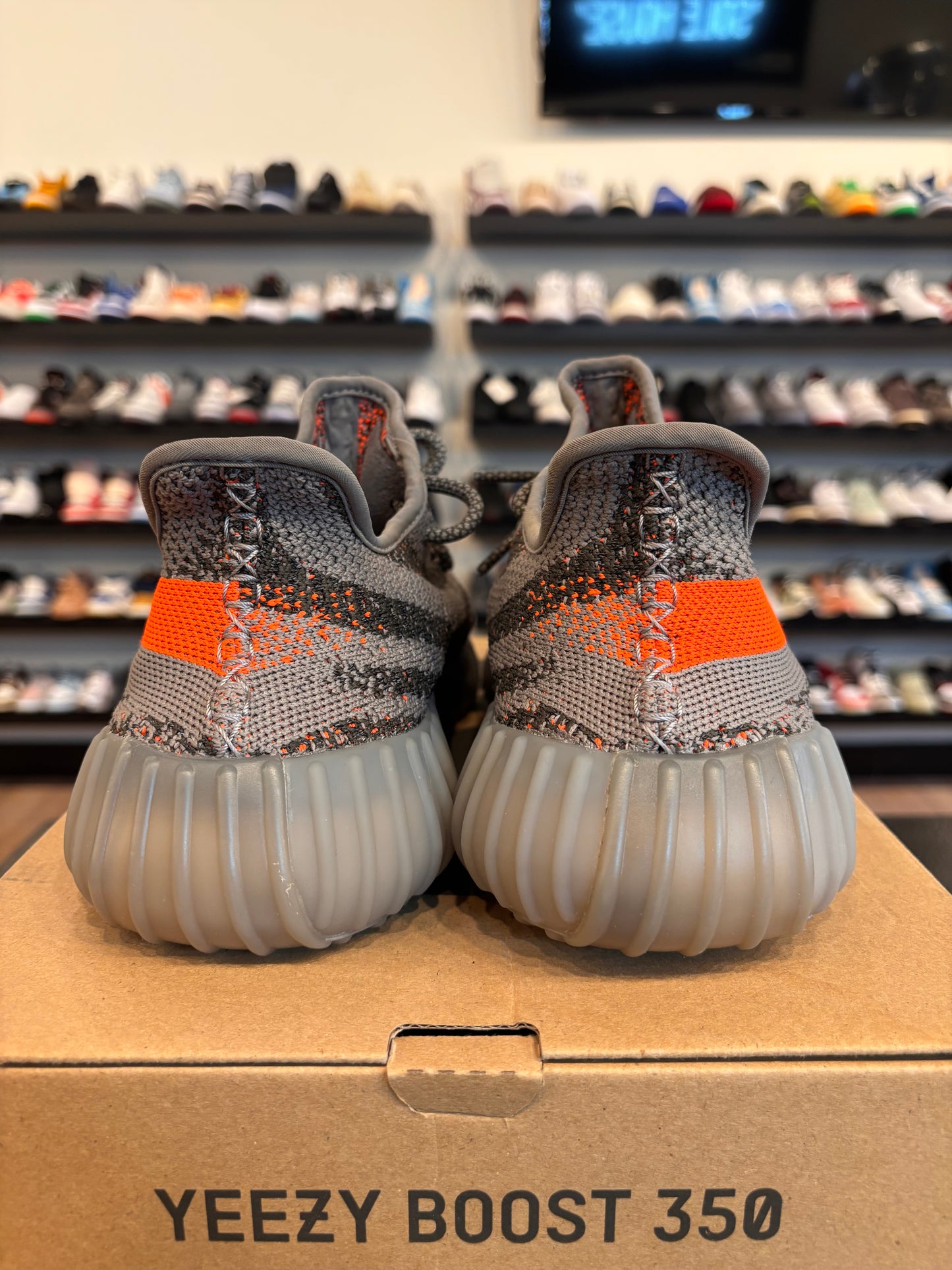 Yeezy 350 V2 Beluga Size 9 Pre-Owned