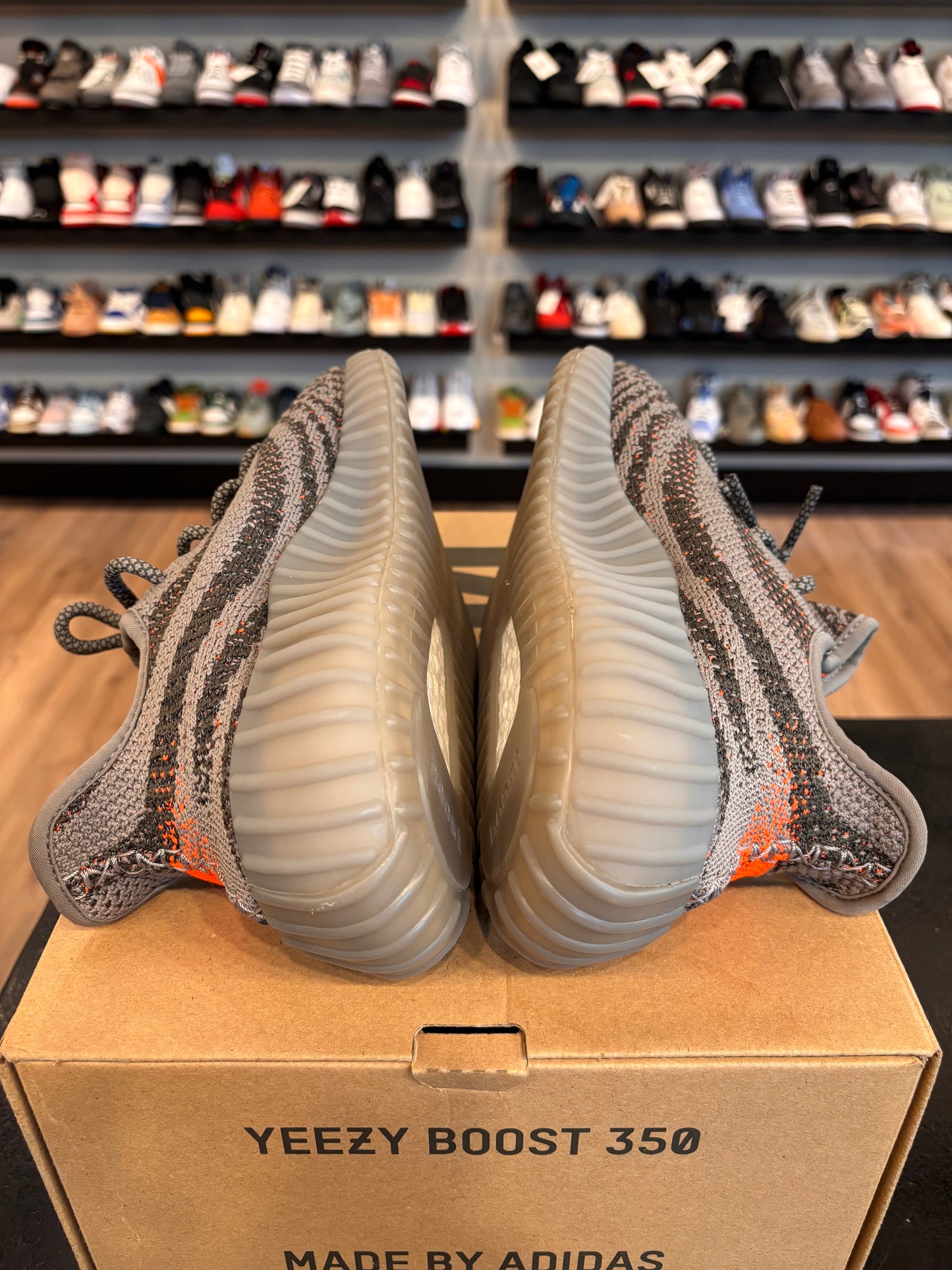 Yeezy 350 V2 Beluga Size 9 Pre-Owned