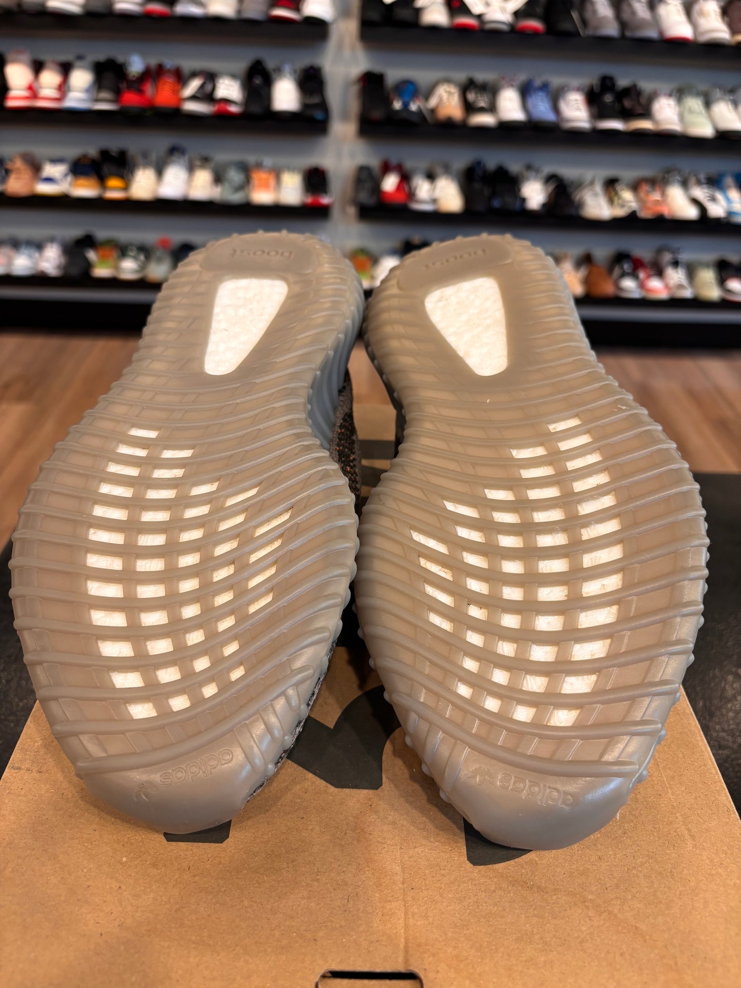 Yeezy 350 V2 Beluga Size 9 Pre-Owned