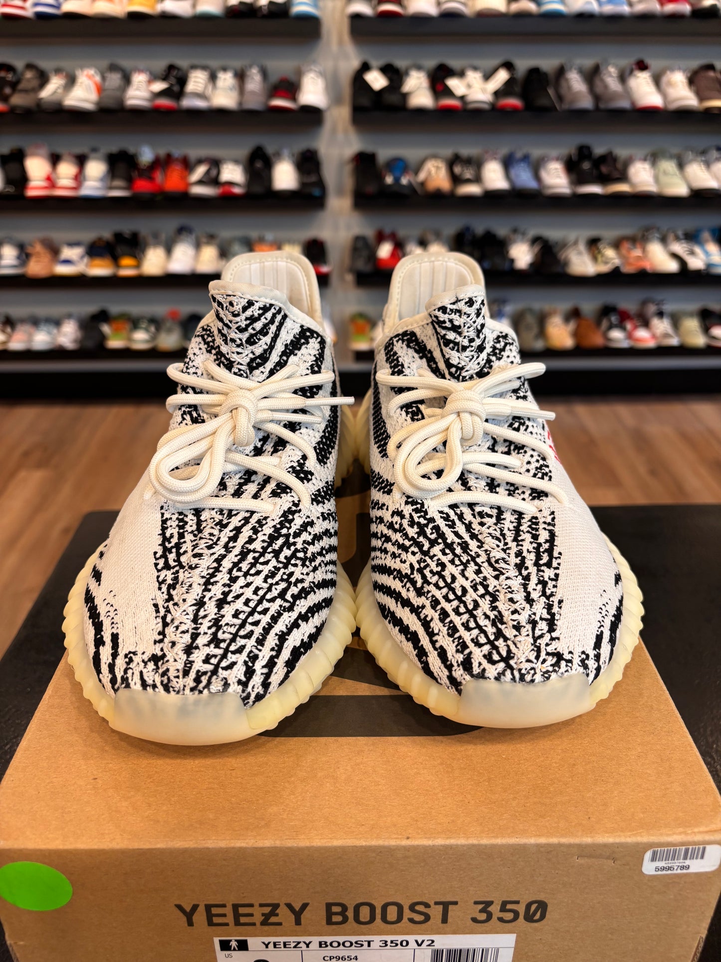 Yeezy 350 V2 Zebra Size 9 Pre-Owned