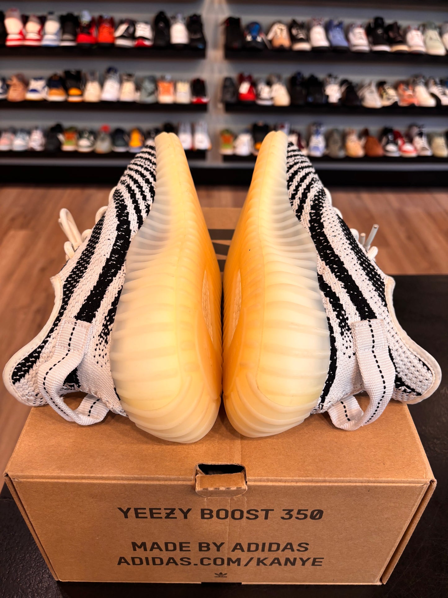 Yeezy 350 V2 Zebra Size 9 Pre-Owned