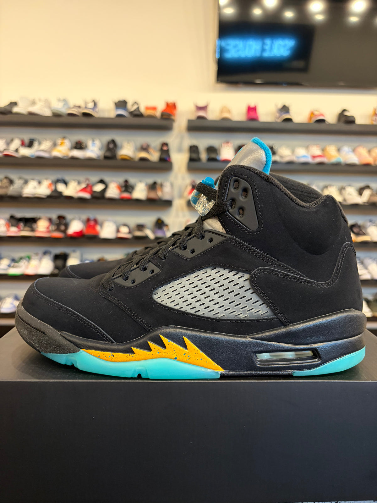 Jordan 5 Aqua Size 10 Pre-Owned