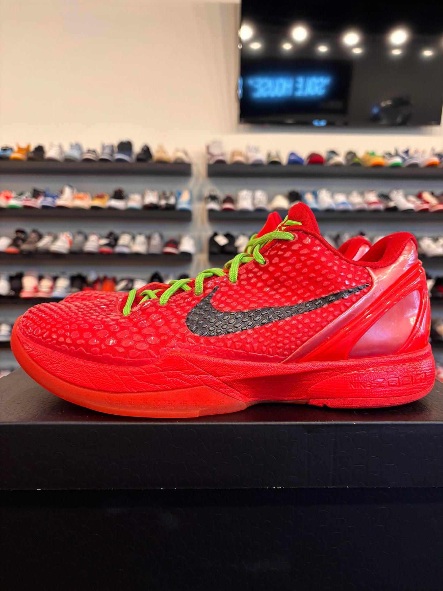 Nike Kobe 6 Protro Reverse Grinch Size 11.5 Pre-Owned