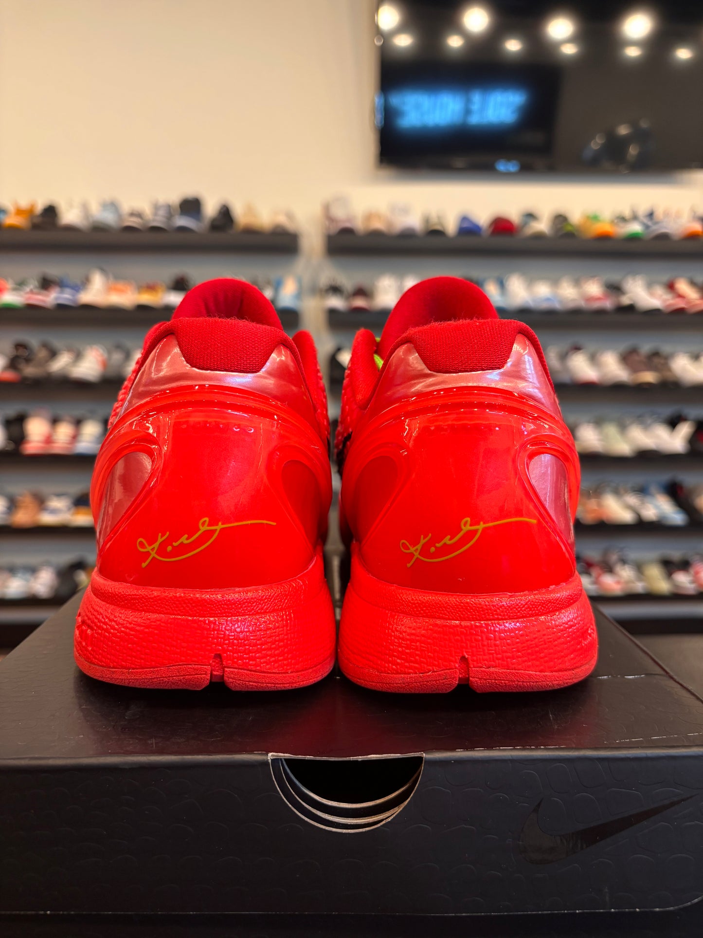Nike Kobe 6 Protro Reverse Grinch Size 11.5 Pre-Owned