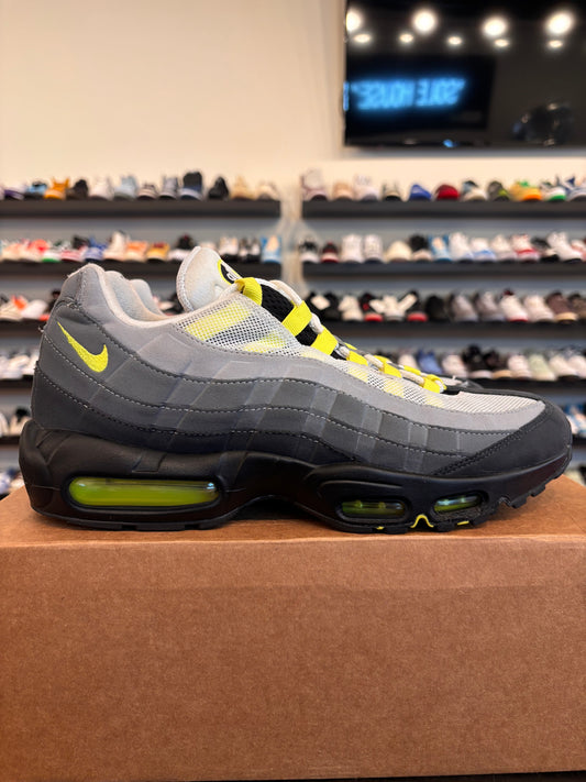 Nike Air Max 95 Neon 2020 Size 11 Pre-Owned (No Box)