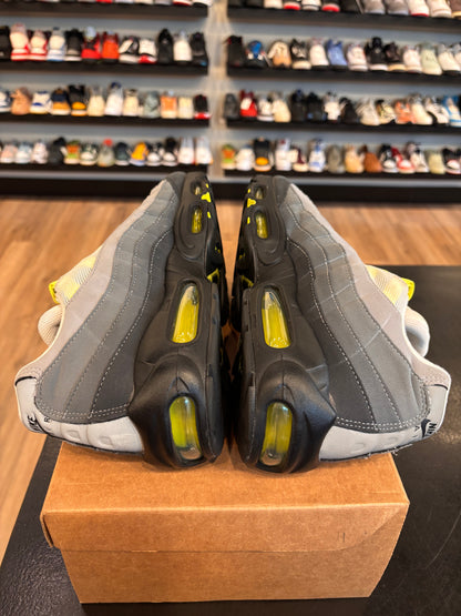 Nike Air Max 95 Neon 2020 Size 11 Pre-Owned (No Box)