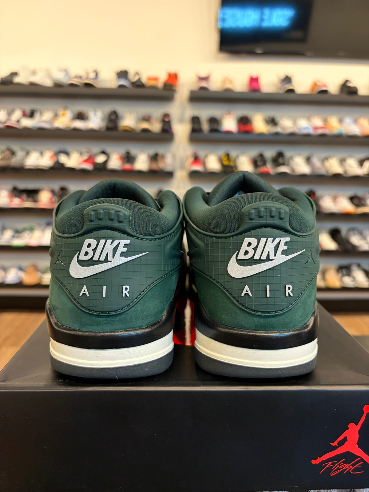 Jordan 4 RM Nigel Grandma's Driveway Green Size 9.5 Pre-Owned