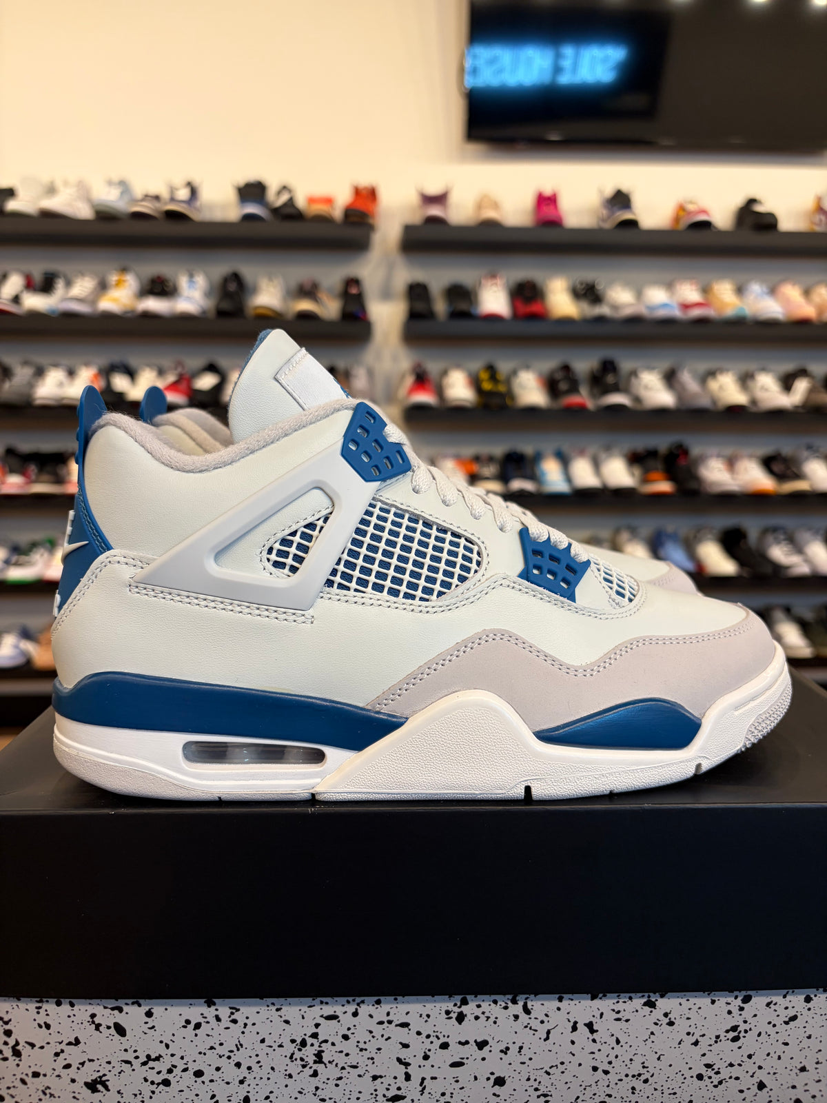 Jordan 4 Military Blue 2024 Size 8 Pre-Owned