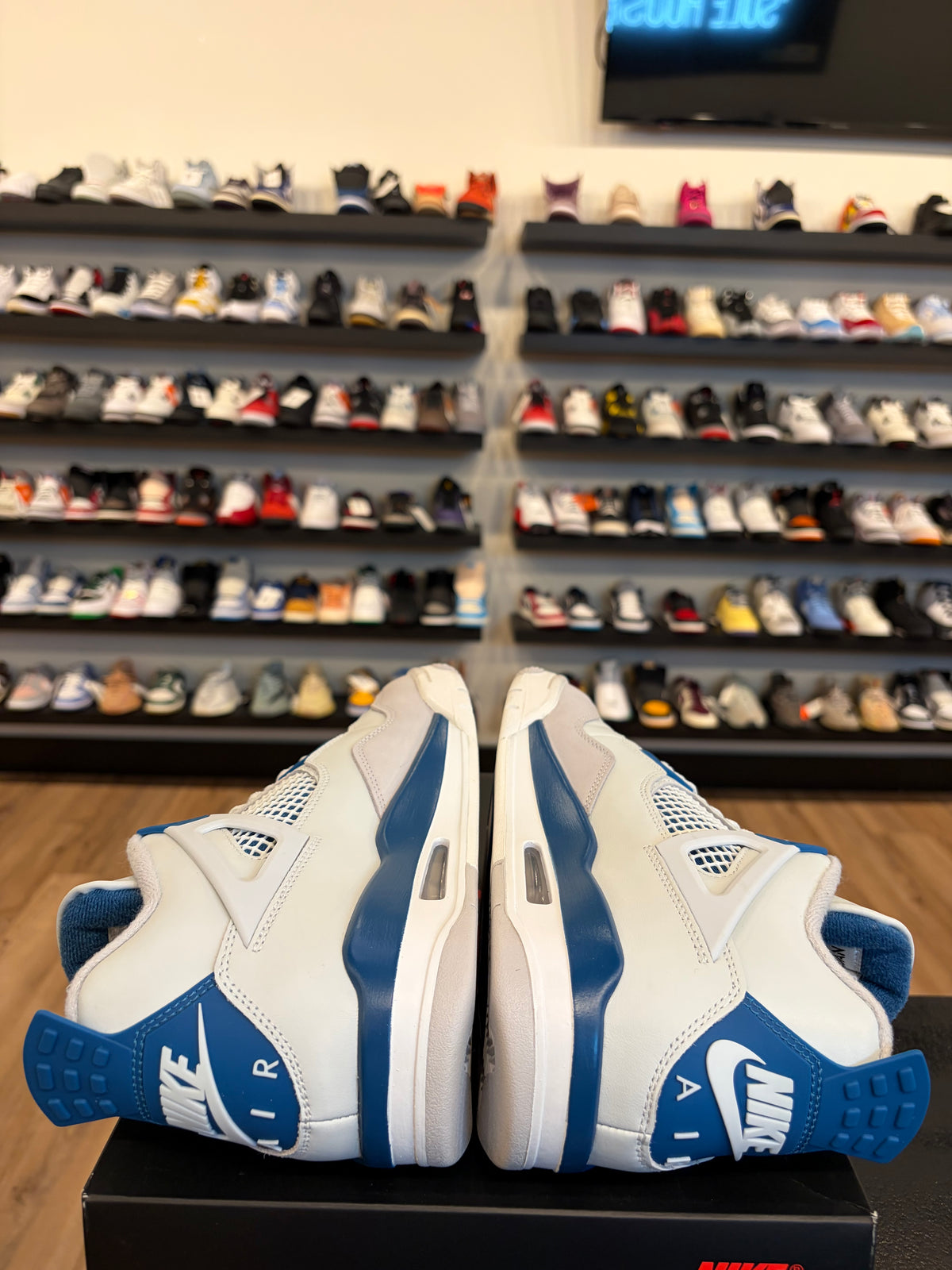 Jordan 4 Military Blue 2024 Size 8 Pre-Owned