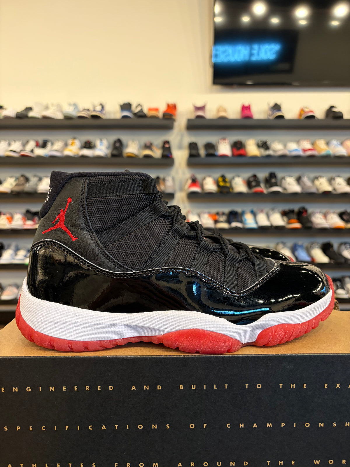 Jordan 11 Bred 2019 Size 10 Pre-Owned