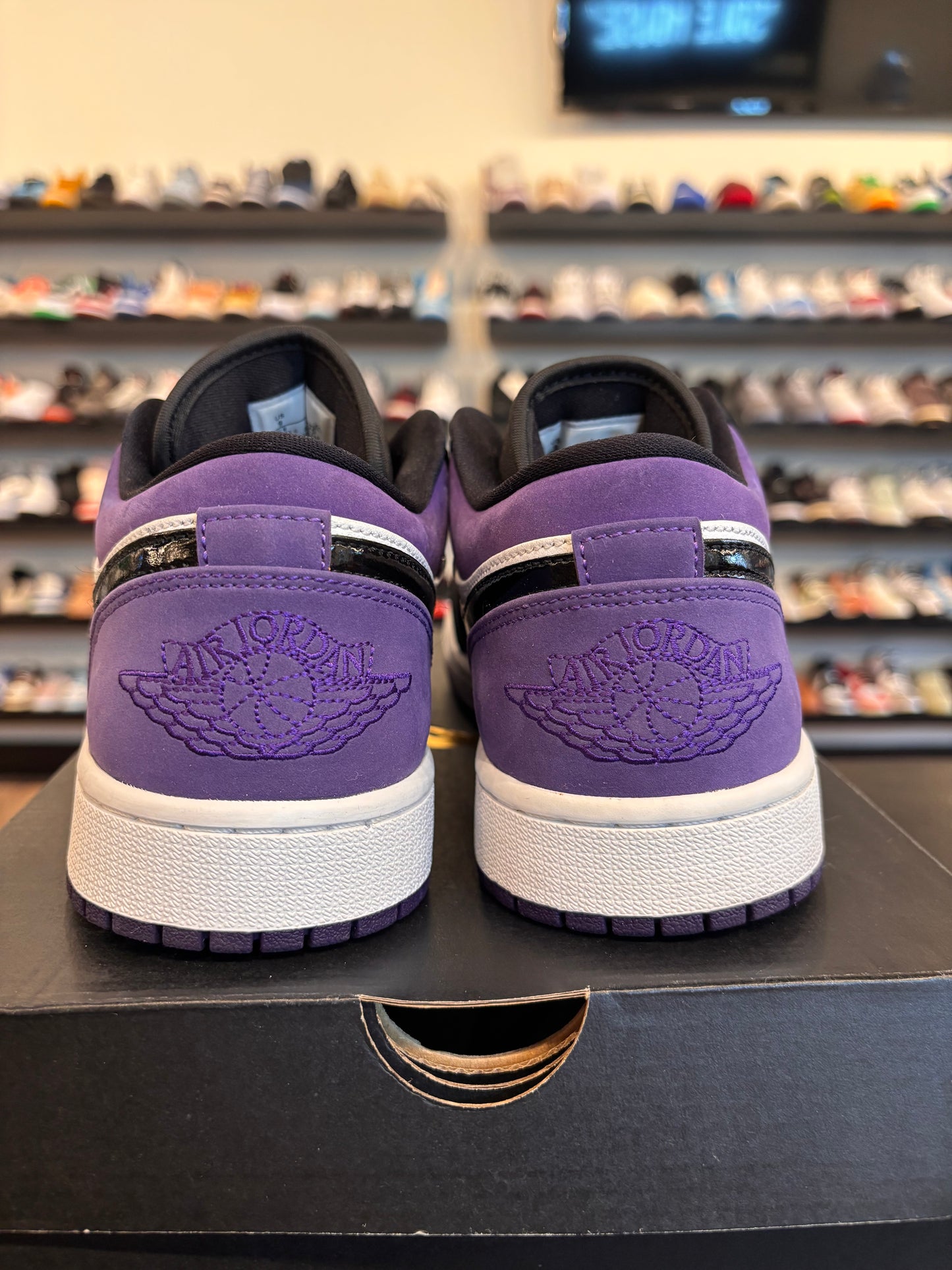 Jordan 1 Low Court Purple Size 9 Pre-Owned