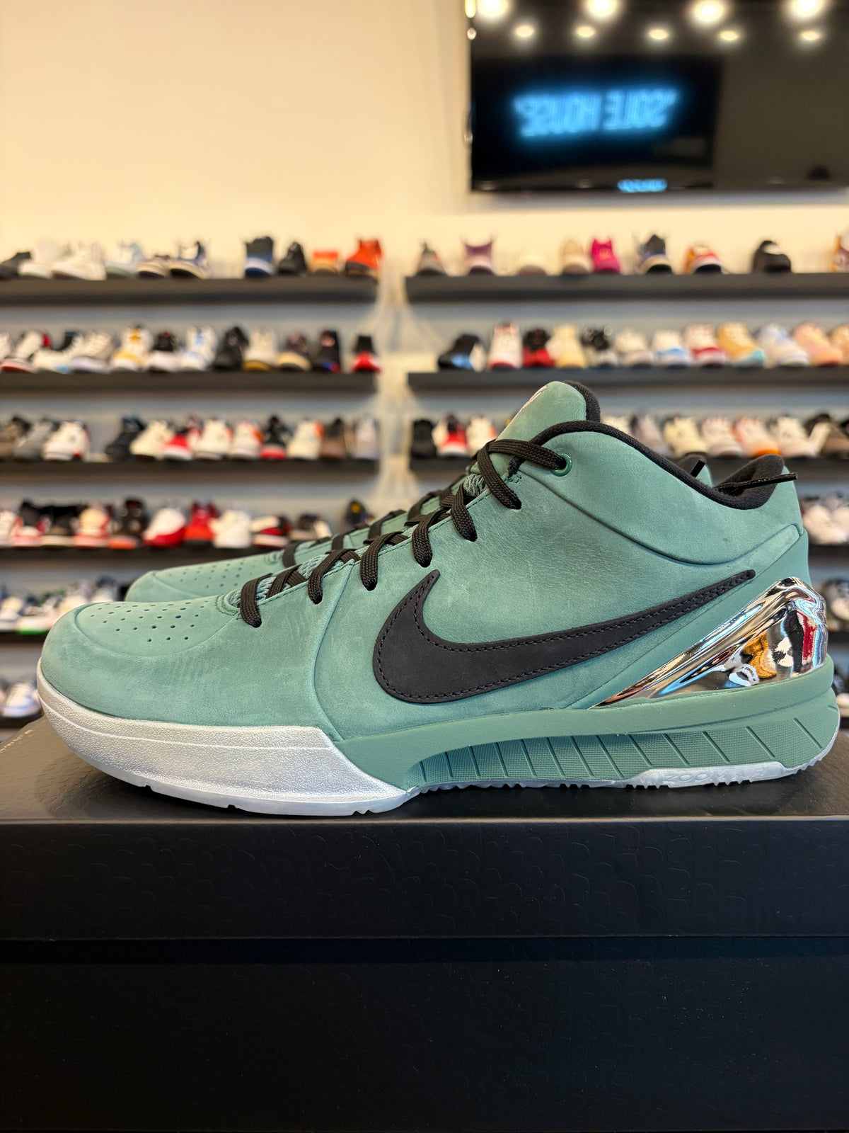 Nike Kobe 4 Protro Girl Dad Size 11.5 Brand New