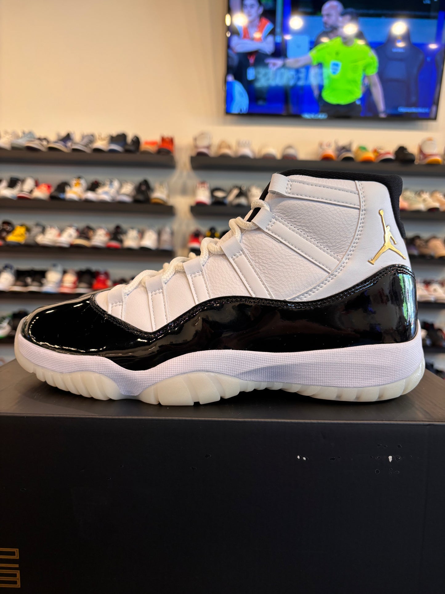Jordan 11 Gratitude Size 10 Pre-Owned