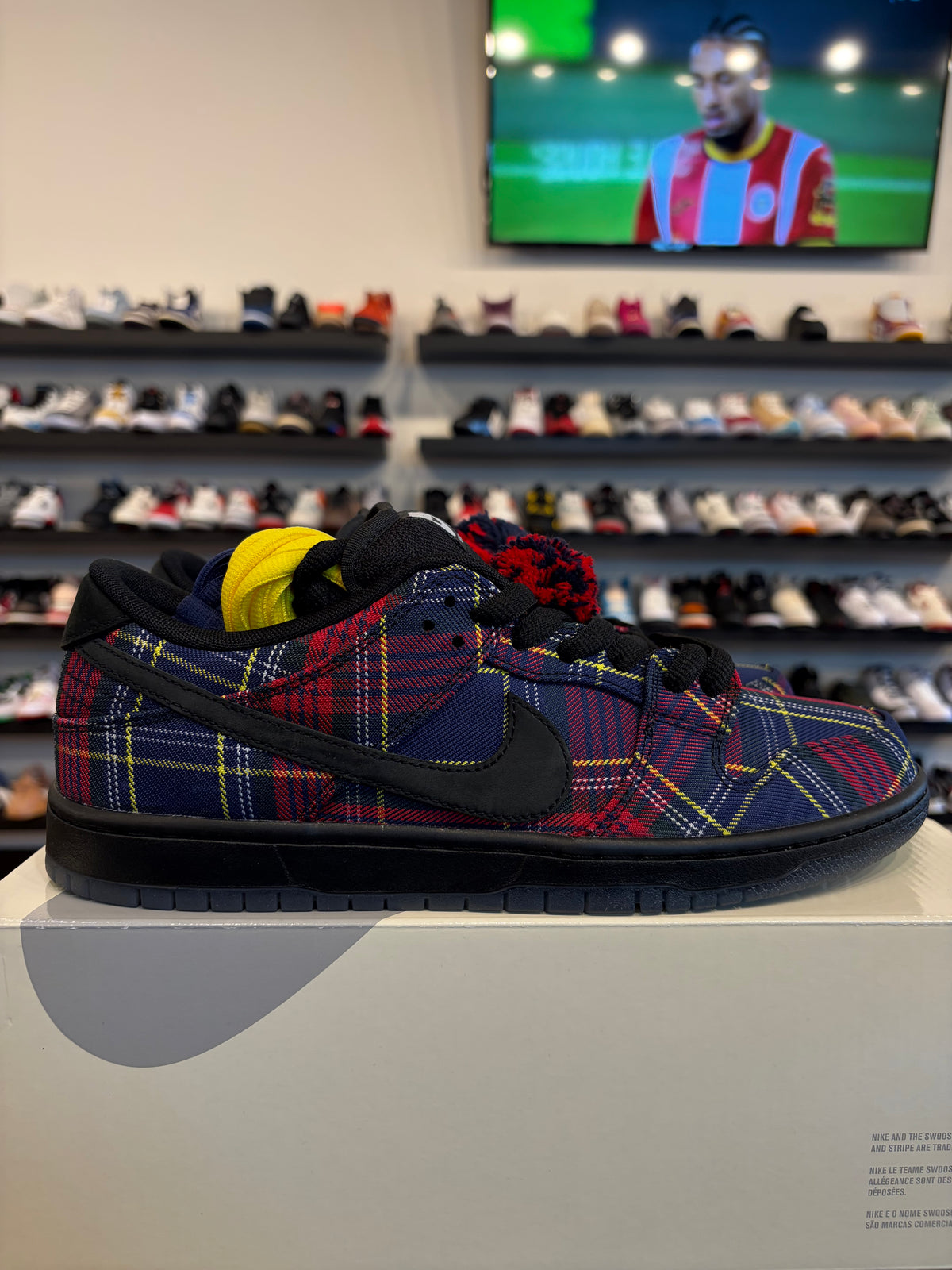 Nike SB Dunk Low Nardwar Size 11 Brand New
