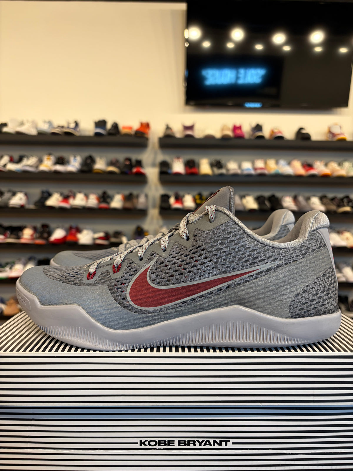 Nike Kobe 11 Lower Merion Size 10 Brand New
