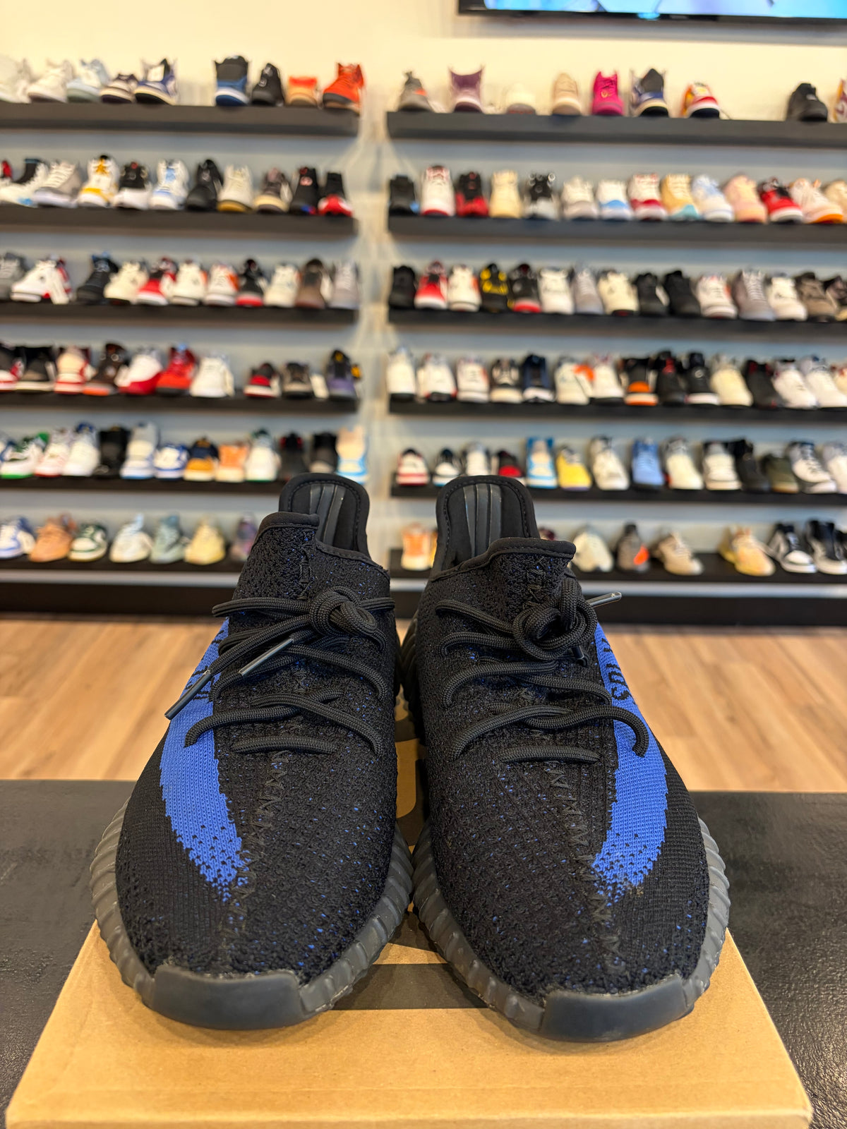Yeezy 350 V2 Dazzling Blue Size 11 Pre-Owned