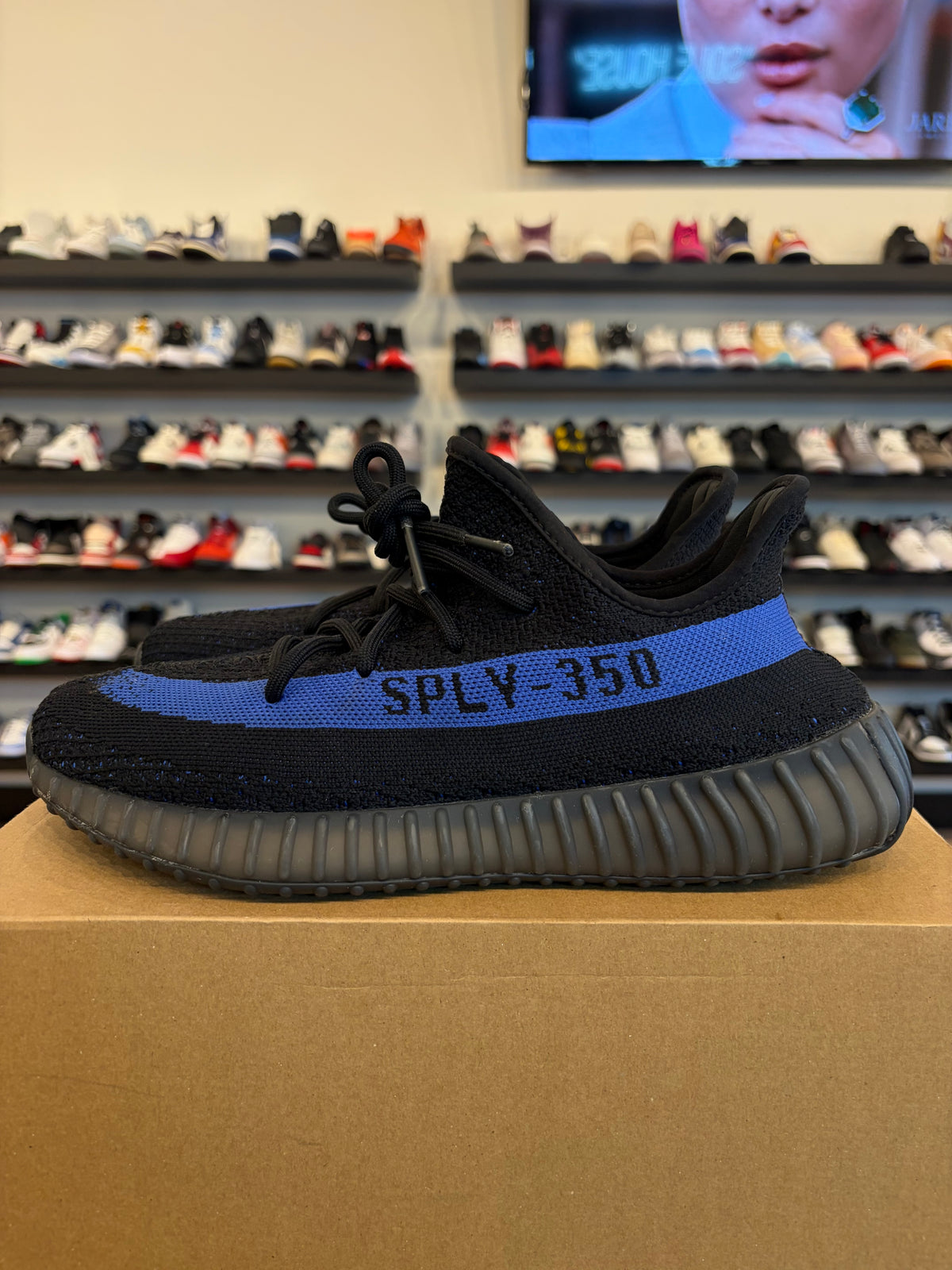 Yeezy 350 V2 Dazzling Blue Size 11 Pre-Owned