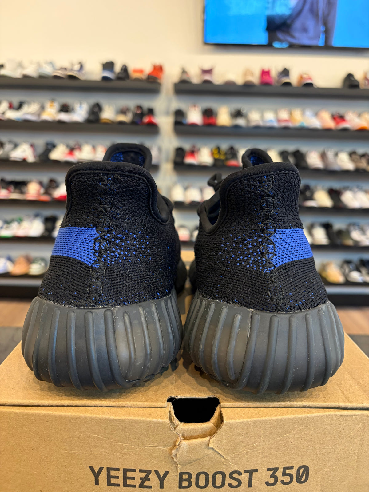 Yeezy 350 V2 Dazzling Blue Size 11 Pre-Owned
