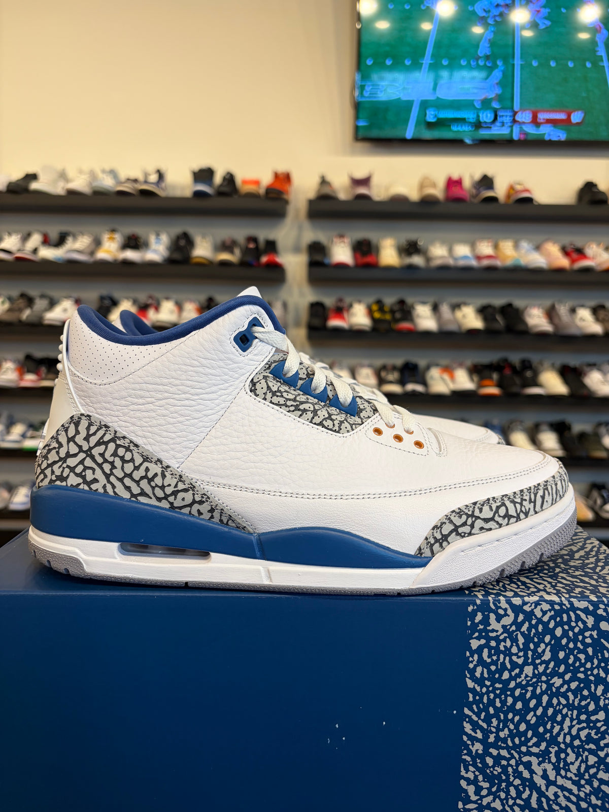 Jordan 3 Wizards Size 11 Pre-Owned