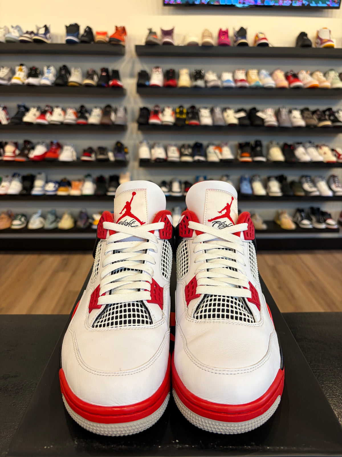 Jordan 4 Fire Red 2020 Size 10.5 Pre-Owned